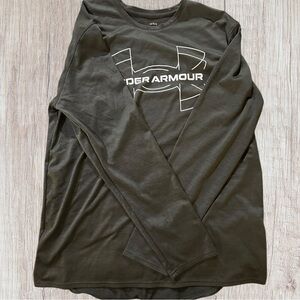 Green Medium UA long sleeve shirt